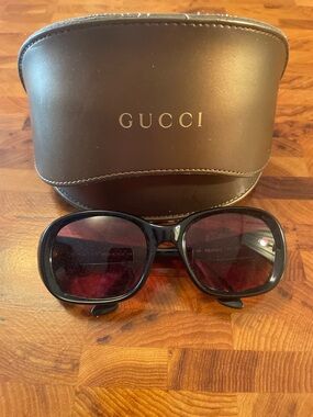 Gucci Women’s Black Frames Vintage Sunglasses. For Frames Only! Case Included.